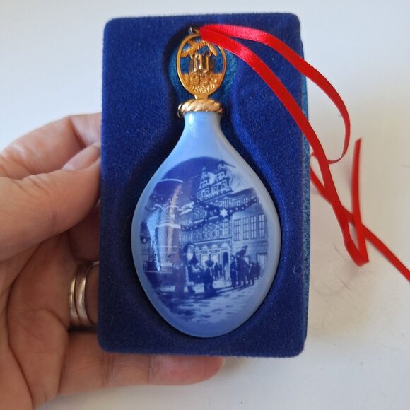 VINTAGE 1993 BING & GRONDAHL ANNUAL BLUE PORCELAIN CHRISTMAS DROP ORNAMENT - Picture 1 of 14